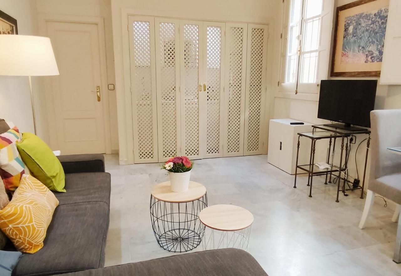 Homeyseville-Bright Apartment At Santa Cruz 4 Pax, Parking Optional ภายนอก รูปภาพ