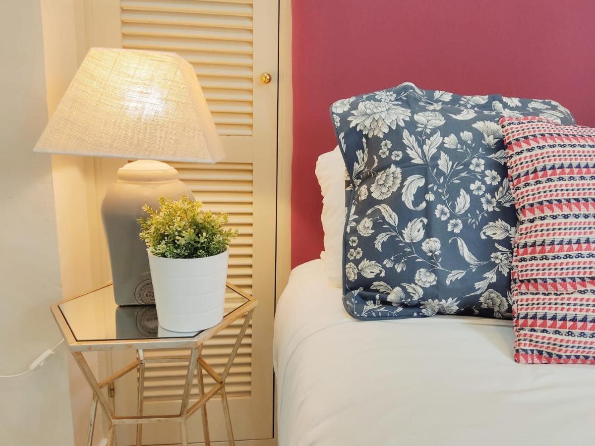 Homeyseville-Bright Apartment At Santa Cruz 4 Pax, Parking Optional ภายนอก รูปภาพ