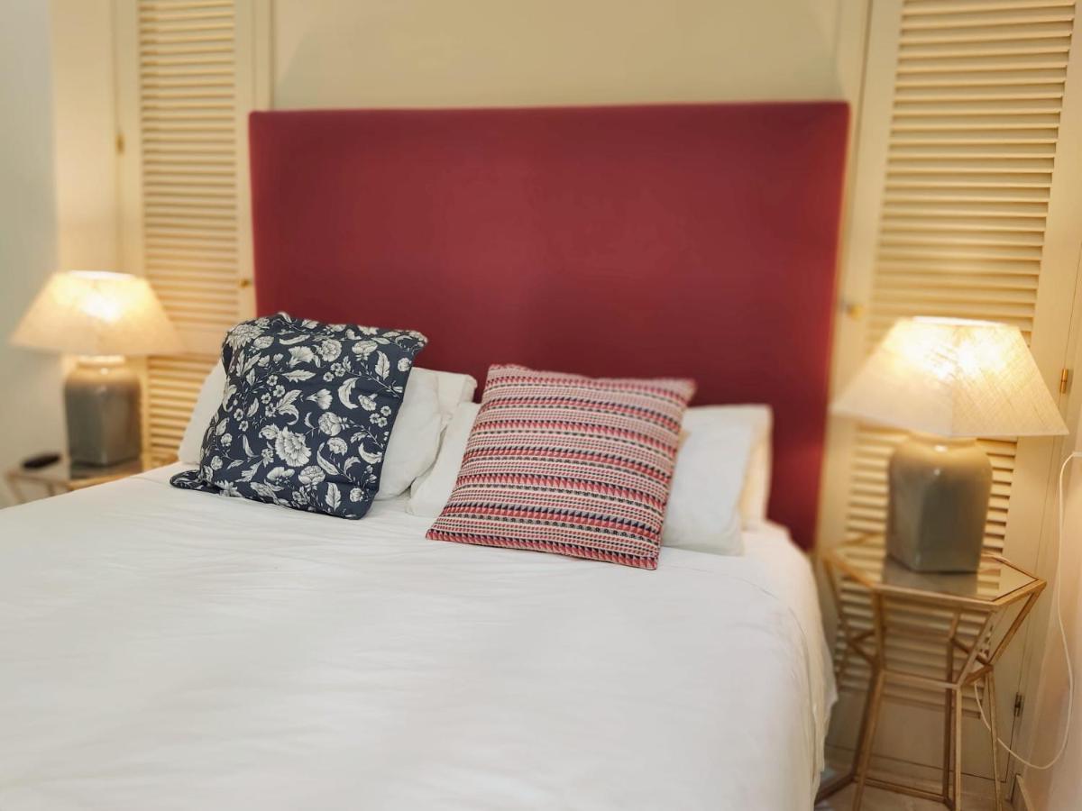 Homeyseville-Bright Apartment At Santa Cruz 4 Pax, Parking Optional ภายนอก รูปภาพ