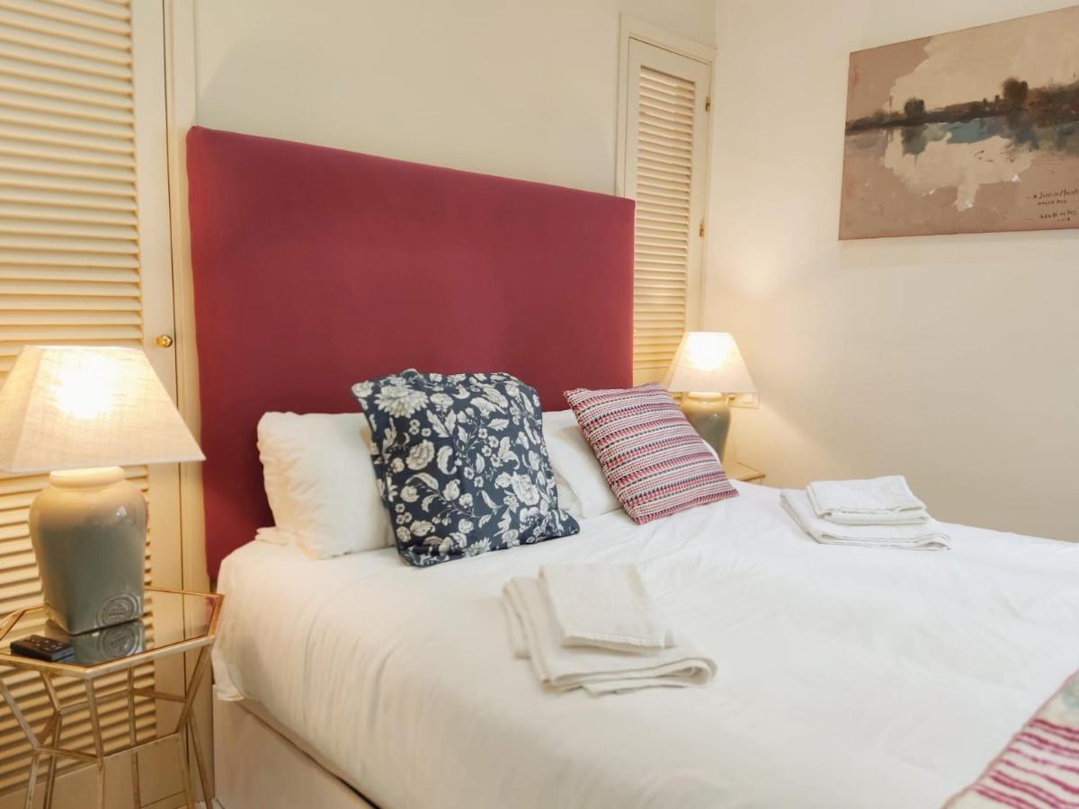 Homeyseville-Bright Apartment At Santa Cruz 4 Pax, Parking Optional ภายนอก รูปภาพ